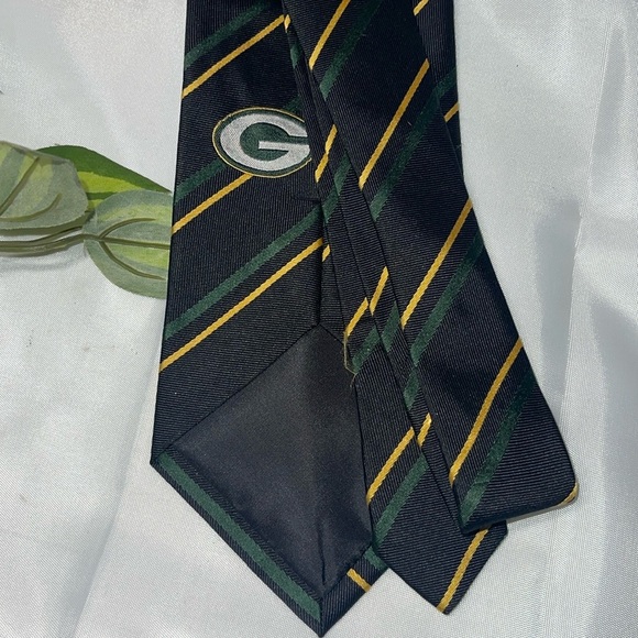 Green Bay Packers Men's Necktie Licensed NFL Football Fan Green Neck Tie - Picture 3 of 4